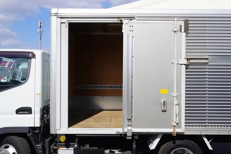 三菱 キャンター 小型 アルミバン サイドドア 3枚観音の中古トラック画像4