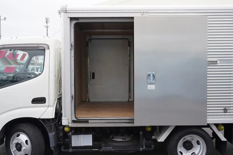 トヨタ ダイナ 小型 アルミバン サイドドア TKG-XZU605の中古トラック画像8