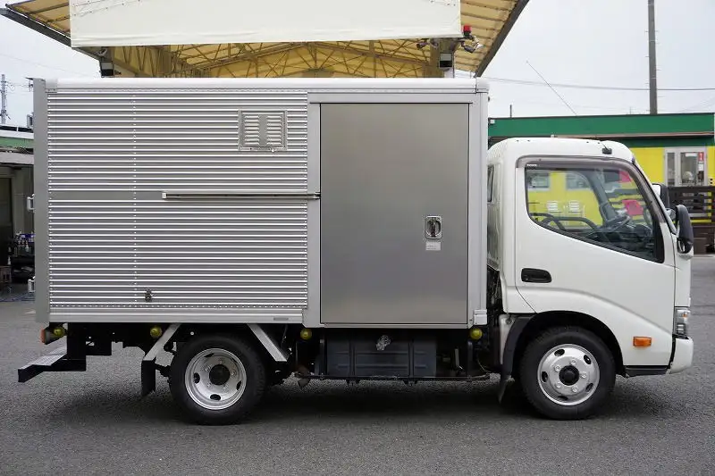 トヨタ ダイナ 小型 アルミバン サイドドア TKG-XZU605の中古トラック画像2