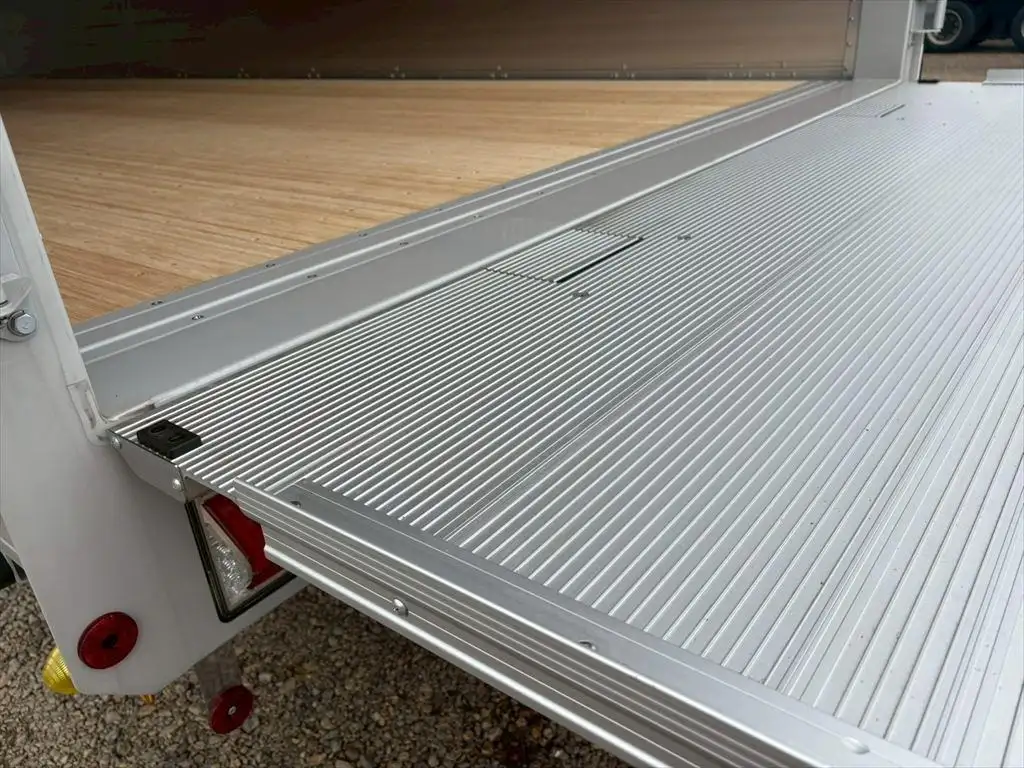 いすゞ フォワード 中型/増トン ウイング パワーゲート エアサスの中古トラック画像10