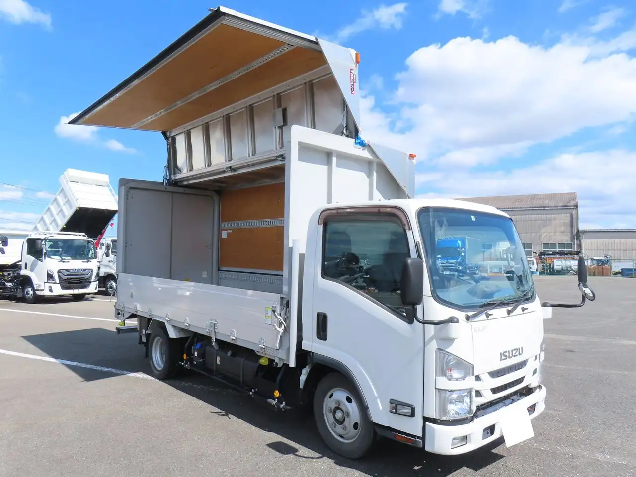 いすゞ エルフ 小型 ウイング 2RG-NMR88AN R2 の中古トラック【車両No.197876】
