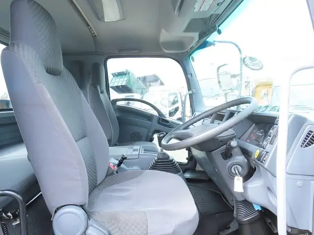 いすゞ フォワード 中型/増トン 平ボディ 床鉄板 エアサスの中古トラック画像9