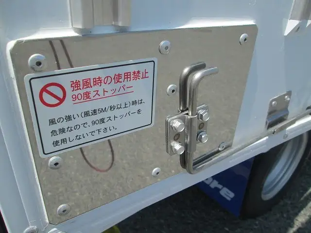三菱 キャンター 小型 冷凍冷蔵 低温 床ステンの中古トラック画像4