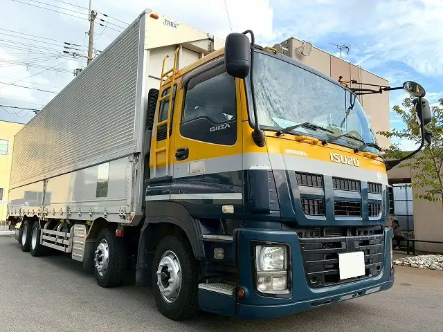いすゞ ギガ 大型 ウイング エアサス ベッドの中古トラック画像2