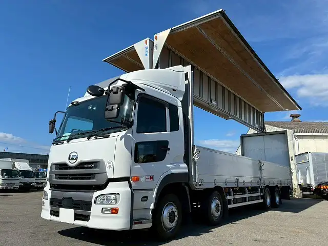 日産UD クオン 大型 ウイング エアサス ベッドの中古トラック画像5