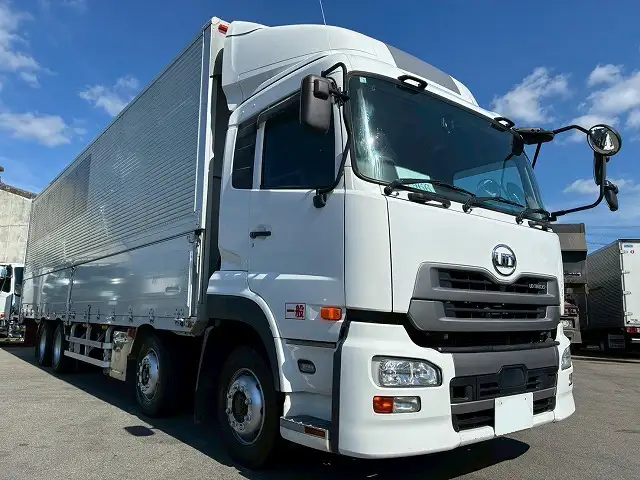 日産UD クオン 大型 ウイング エアサス ベッドの中古トラック画像2