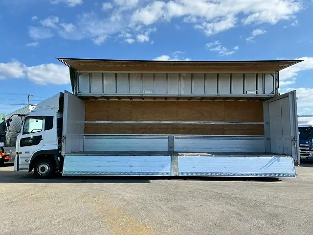 日産UD クオン 大型 ウイング エアサス ベッドの中古トラック画像6