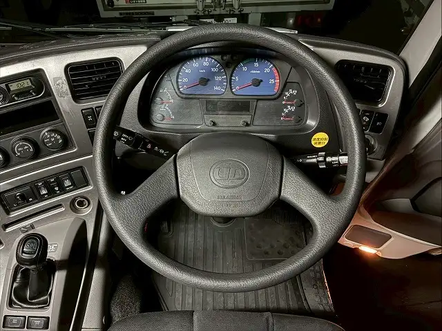 日産UD クオン 大型 ウイング エアサス ベッドの中古トラック画像14
