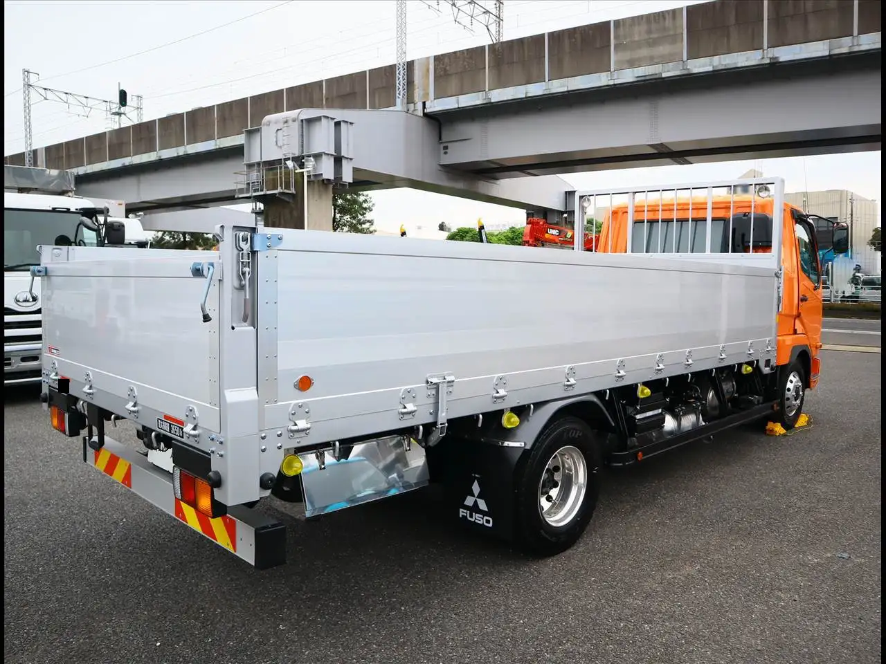三菱 ファイター 中型/増トン 平ボディ アルミブロック ベッドの中古トラック画像3