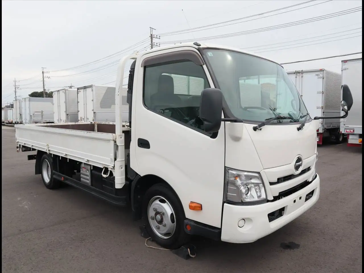 日野 デュトロ 小型 平ボディ 2RG-XZU710M R2の中古トラック画像2