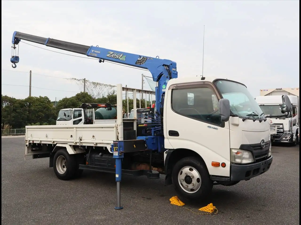 日野 デュトロ 小型 クレーン付 3段 フックインの中古トラック画像2