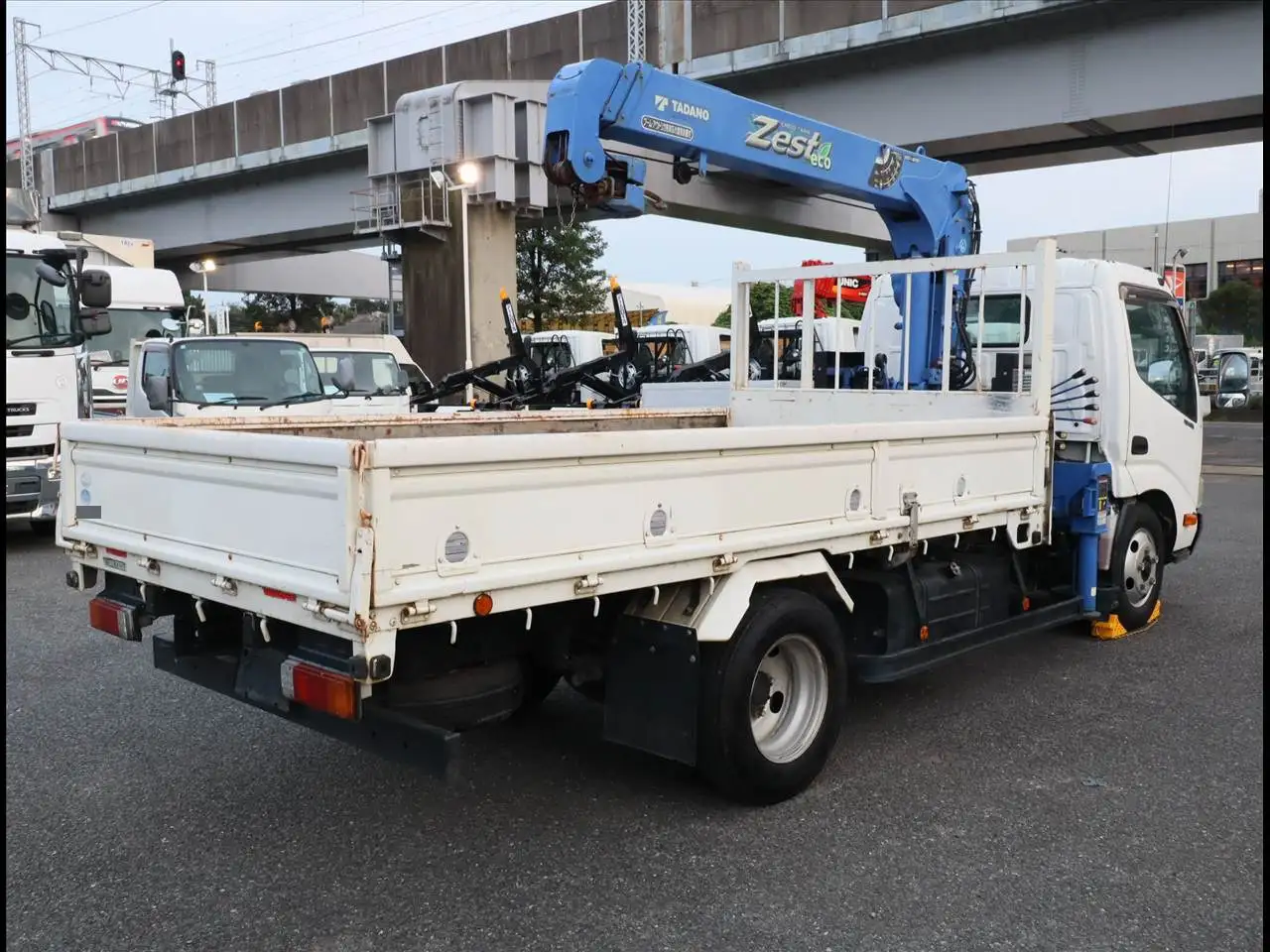 日野 デュトロ 小型 クレーン付 3段 フックインの中古トラック画像3