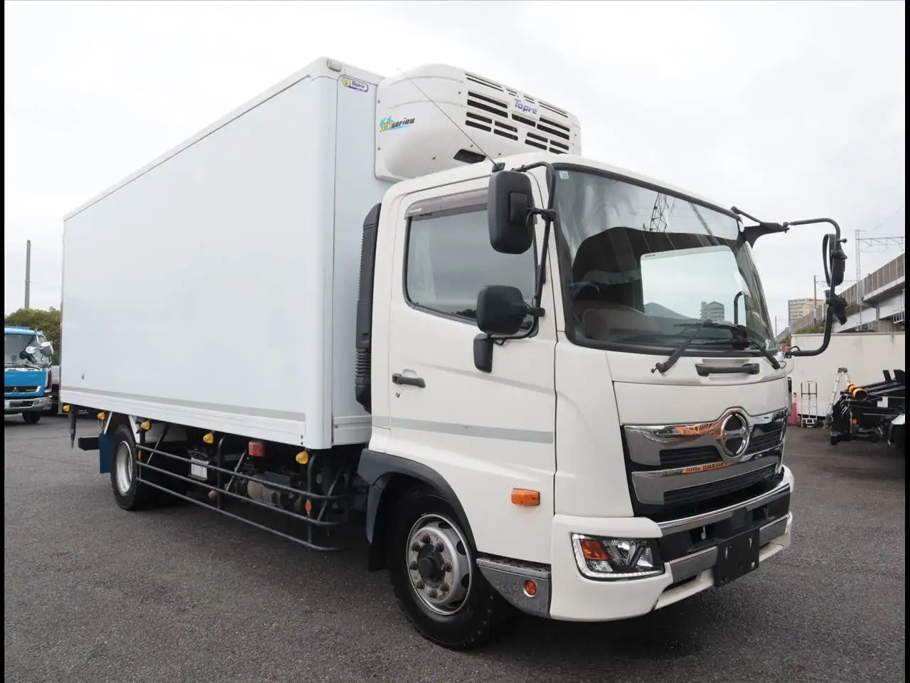 日野 レンジャー 中型/増トン 冷凍冷蔵 中温 床アルミの中古トラック画像2