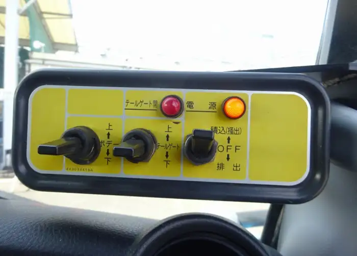 三菱 キャンター 小型 パッカー車 巻き込み式 回転ダンプ式の中古トラック画像像17
