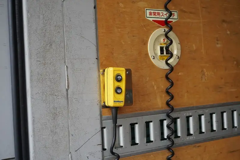 日野 デュトロ 小型 アルミバン パワーゲート サイドドアの中古トラック画像6