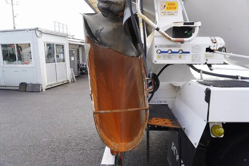三菱 ファイター 中型/増トン ミキサー・ポンプ ベッド QDG-FQ62Fの中古トラック画像6