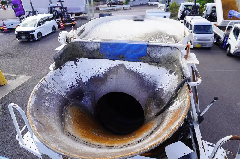 三菱 ファイター 中型/増トン ミキサー・ポンプ ベッド QDG-FQ62Fの中古トラック画像4