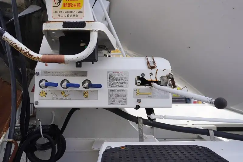 三菱 ファイター 中型/増トン ミキサー・ポンプ ベッド QDG-FQ62Fの中古トラック画像9