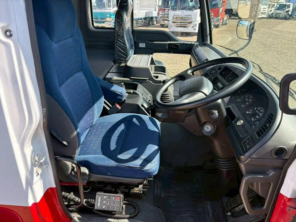 いすゞ ギガ 大型 トラクター ハイルーフ 1デフの中古トラック画像13