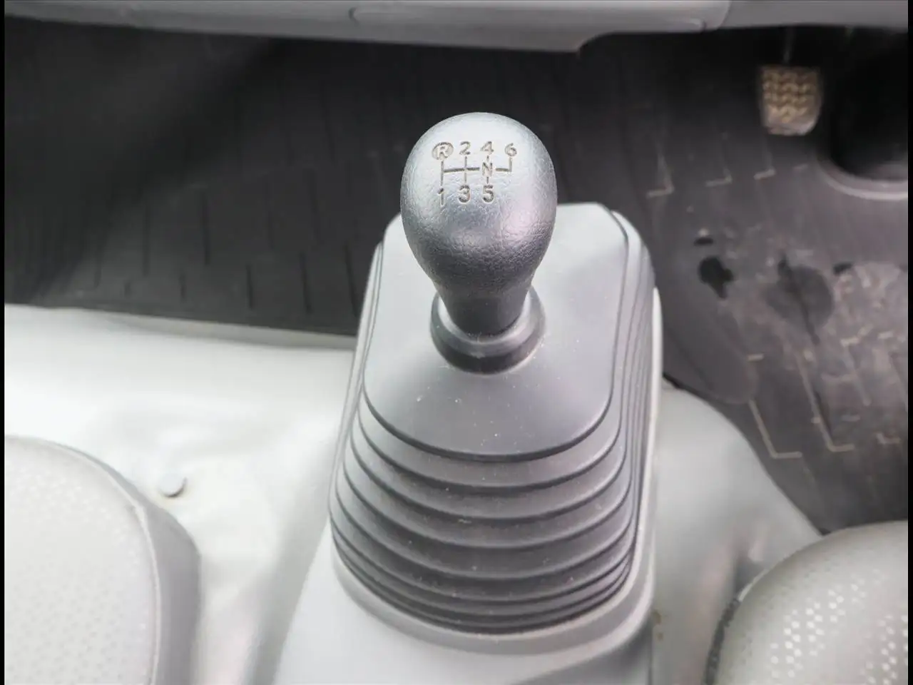 日野 デュトロ 小型 平ボディ 2RG-XZU710M R2の中古トラック画像15