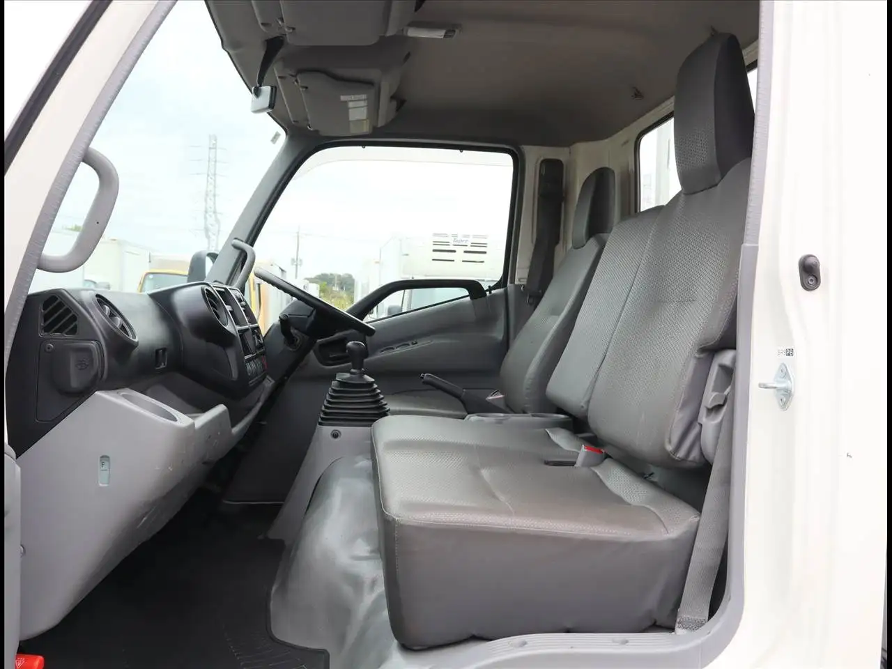 日野 デュトロ 小型 平ボディ 2RG-XZU710M R2の中古トラック画像12
