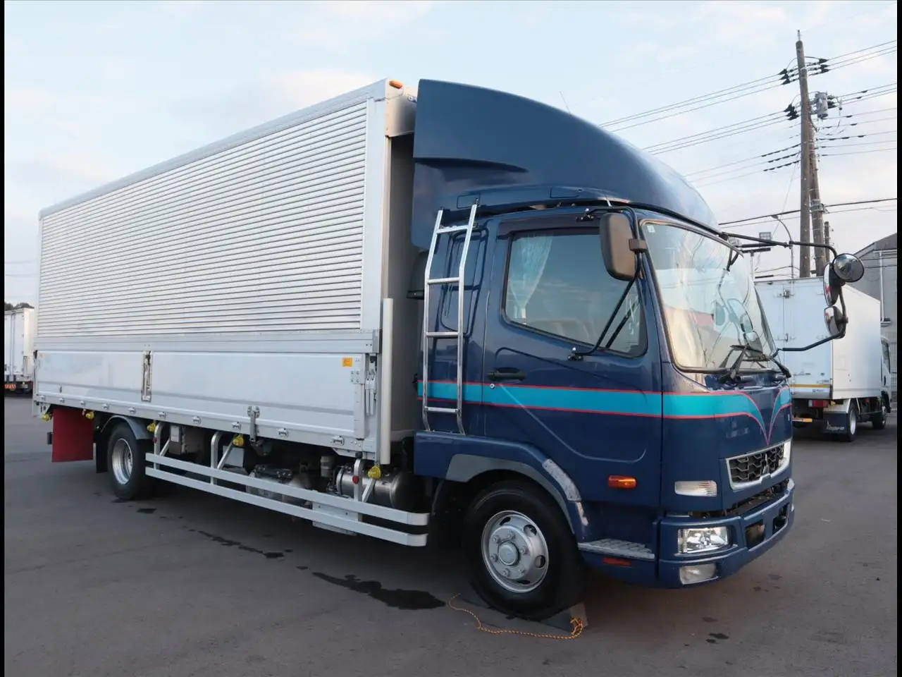 三菱 ファイター 中型/増トン ウイング エアサス ベッドの中古トラック画像2