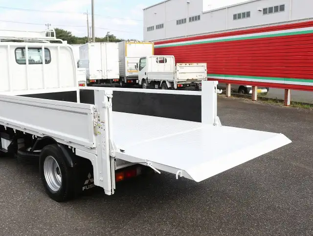 三菱 キャンター 小型 平ボディ パワーゲート 床鉄板の中古トラック画像10