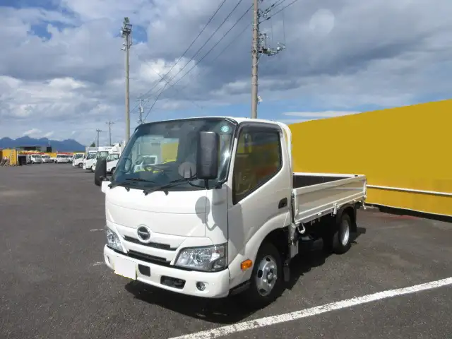 日野 デュトロ 小型 平ボディ 2KG-XZC605M R7 の中古トラック【車両No.199106】