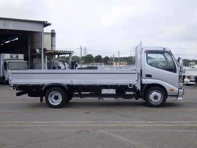 トヨタ ダイナ 小型 平ボディ 2KG-XZU695 R3の中古トラック画像2