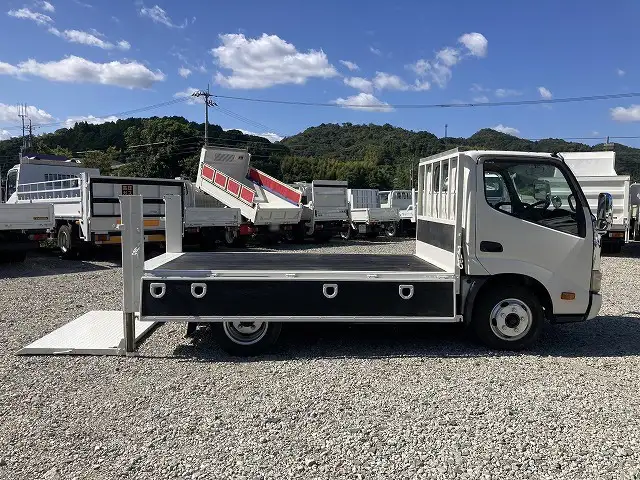 日野 デュトロ 小型 平ボディ パワーゲート SKG-XZU600Mの中古トラック画像6