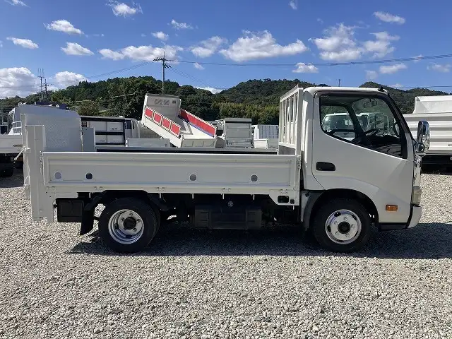 日野 デュトロ 小型 平ボディ パワーゲート SKG-XZU600Mの中古トラック画像3