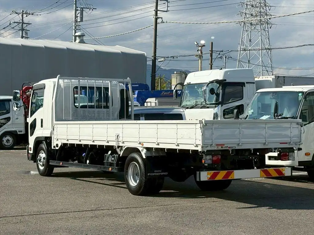 いすゞ フォワード 中型/増トン 平ボディ ベッド 2PG-FRR90S2の中古トラック画像4