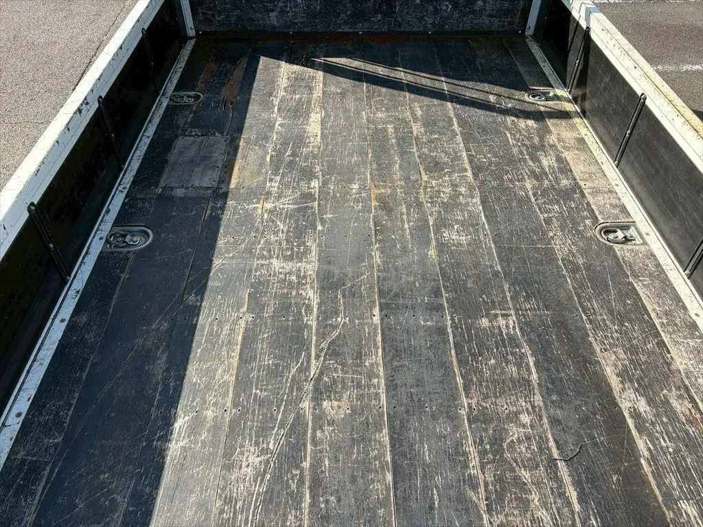 いすゞ フォワード 中型/増トン 平ボディ ベッド 2PG-FRR90S2の中古トラック画像8