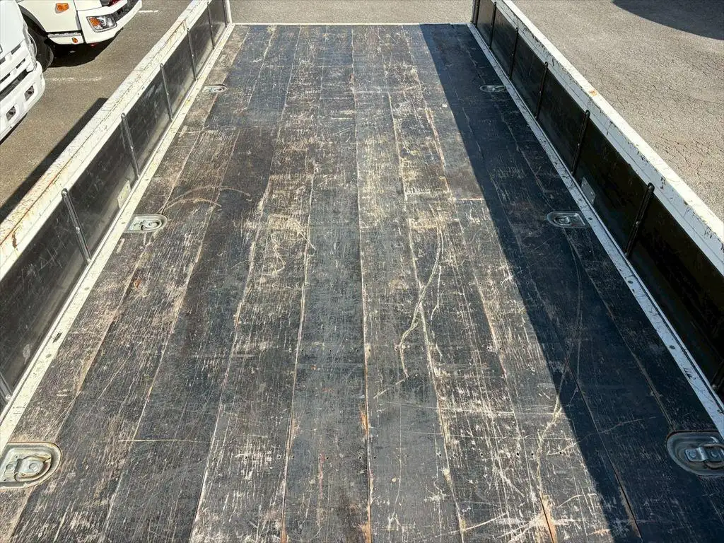 いすゞ フォワード 中型/増トン 平ボディ ベッド 2PG-FRR90S2の中古トラック画像7