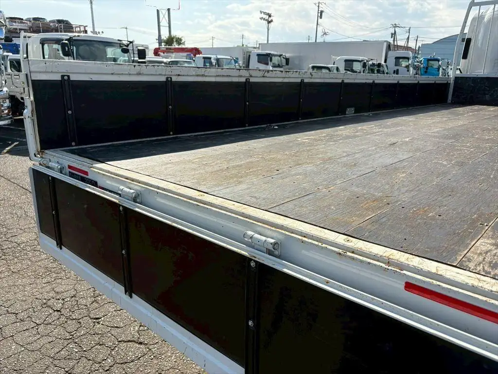 いすゞ フォワード 中型/増トン 平ボディ ベッド 2PG-FRR90S2の中古トラック画像11