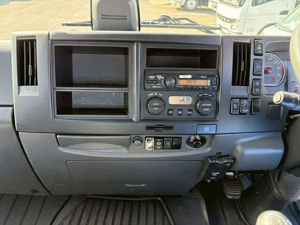 いすゞ フォワード 中型/増トン 平ボディ ベッド 2PG-FRR90S2の中古トラック画像13