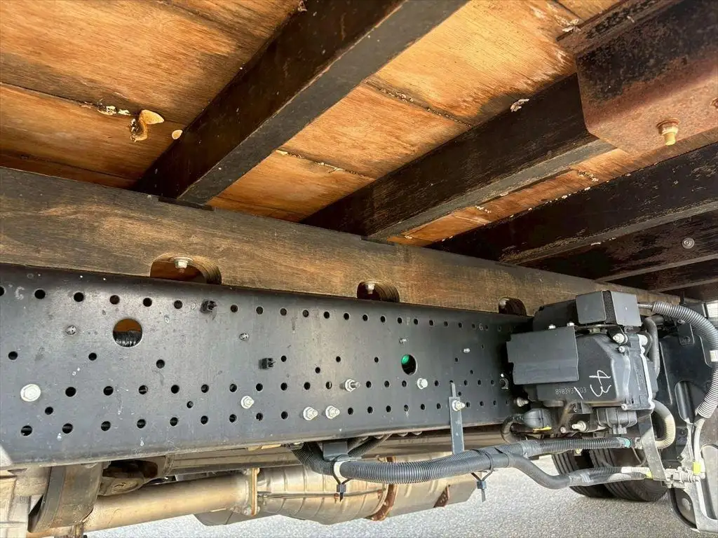 いすゞ フォワード 中型/増トン 平ボディ ベッド 2PG-FRR90S2の中古トラック画像16