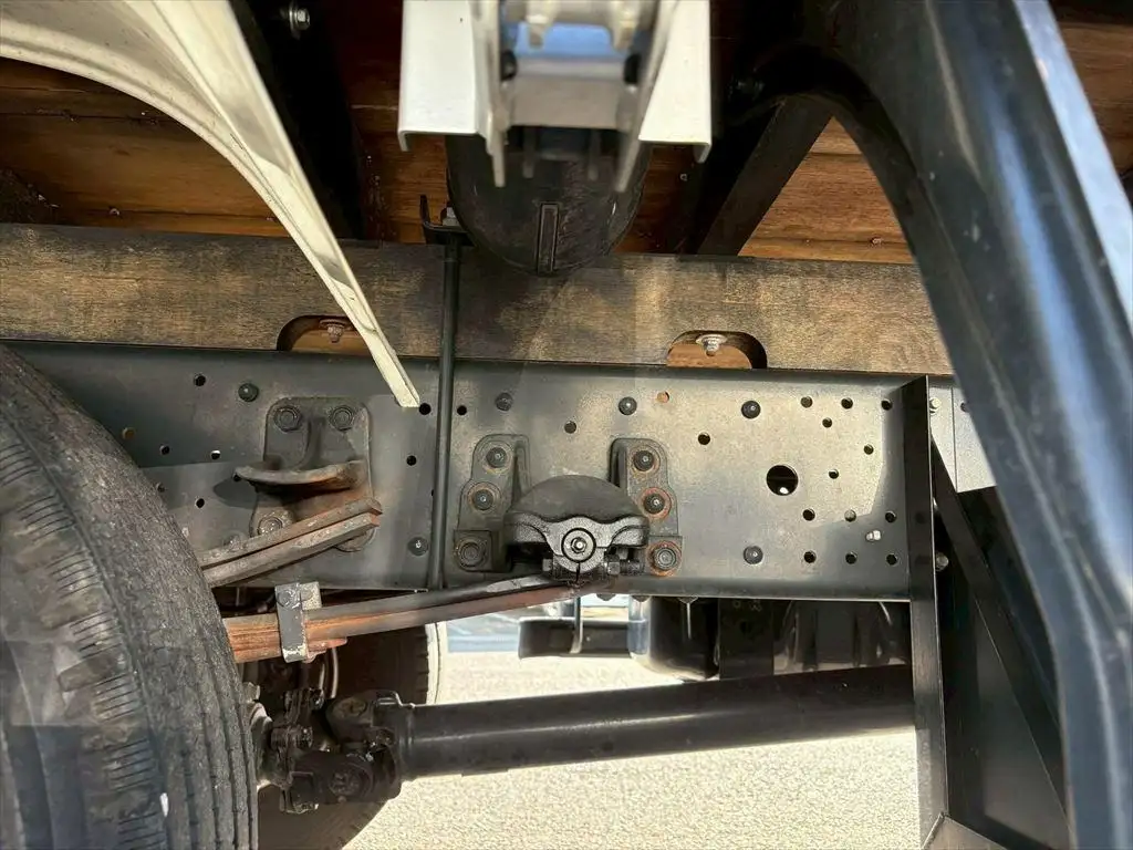 いすゞ フォワード 中型/増トン 平ボディ ベッド 2PG-FRR90S2の中古トラック画像18