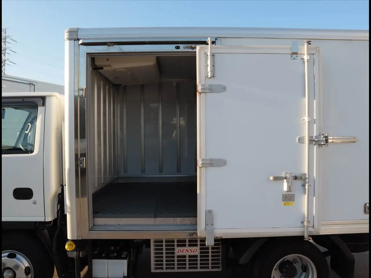 マツダ タイタン 小型 冷凍冷蔵 低温 床ステンの中古トラック画像5