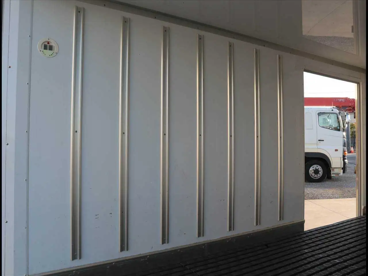 マツダ タイタン 小型 冷凍冷蔵 低温 床ステンの中古トラック画像9