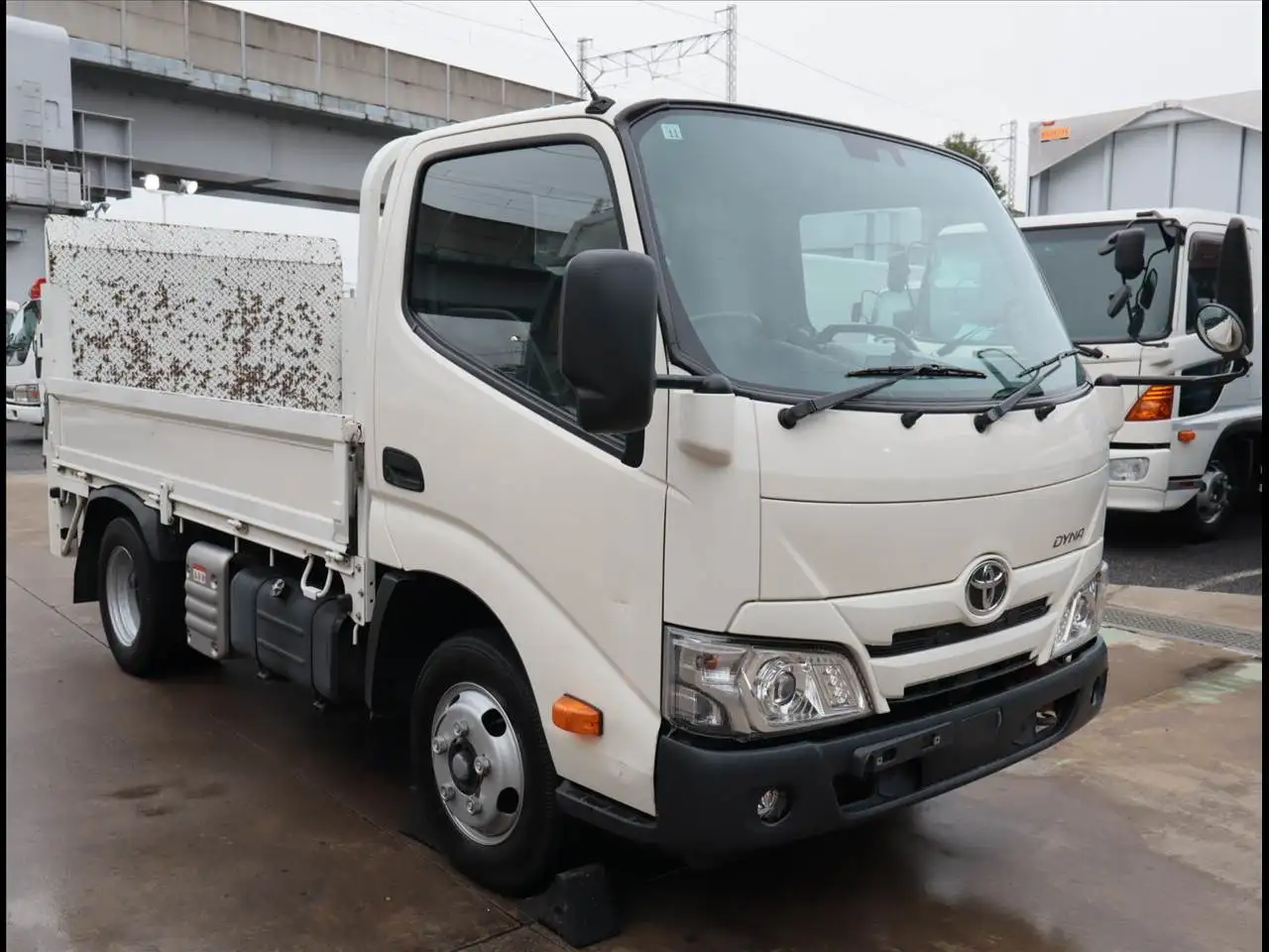 トヨタ ダイナ 小型 平ボディ パワーゲート 2RG-XZU605の中古トラック画像2