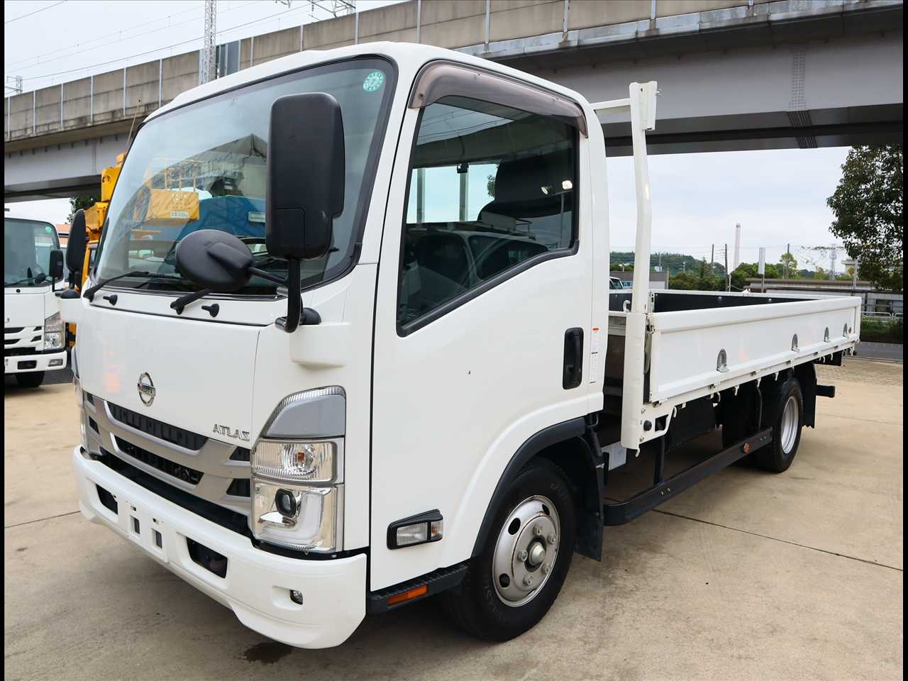 日産 アトラス 小型 平ボディ 2RG-APR88AR R3 の中古トラック【車両No.199495】