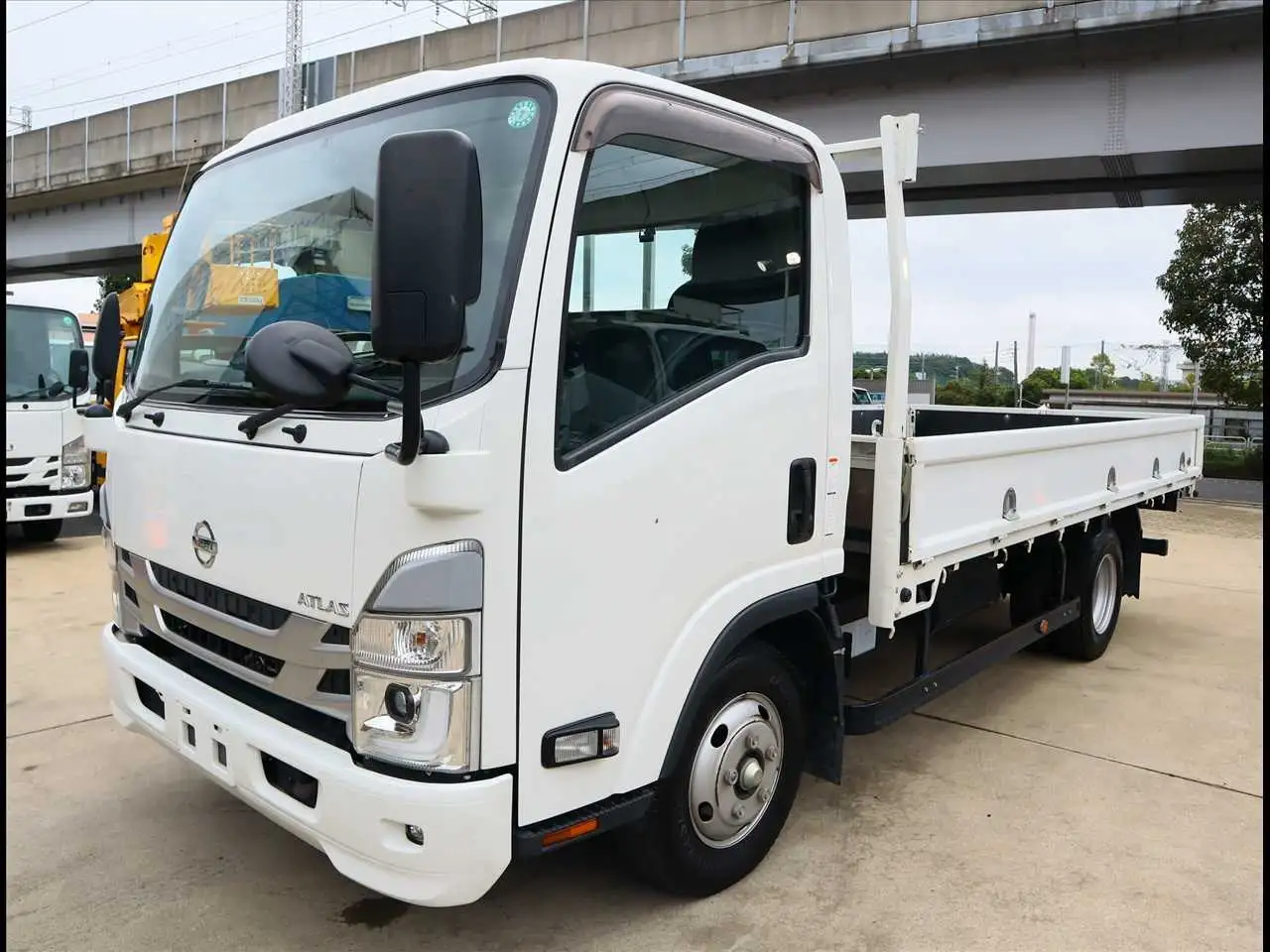日産 アトラス 小型 平ボディ 2RG-APR88AR R3 の中古トラック【車両No.199495】