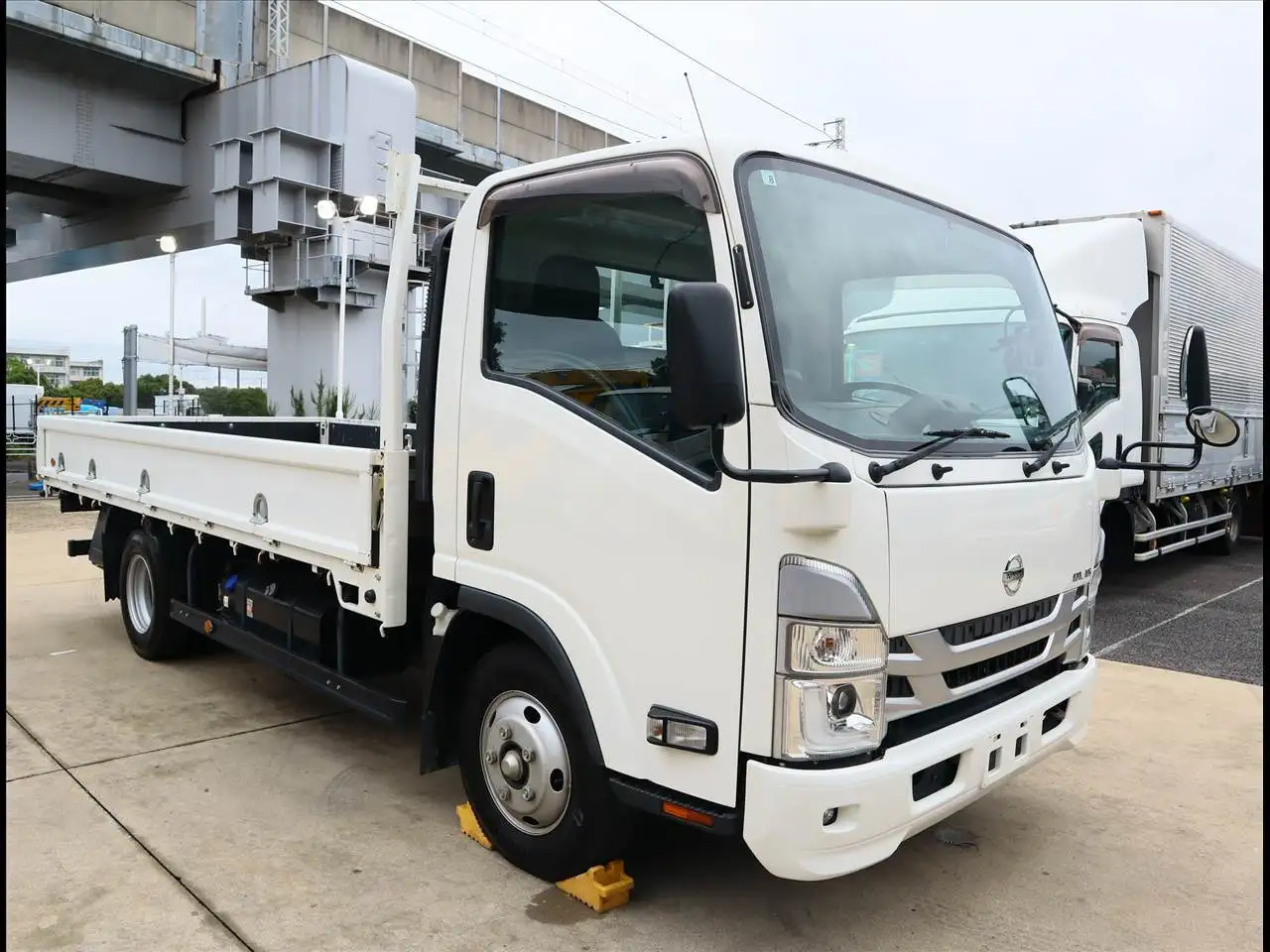 日産 アトラス 小型 平ボディ 2RG-APR88AR R3の中古トラック画像2
