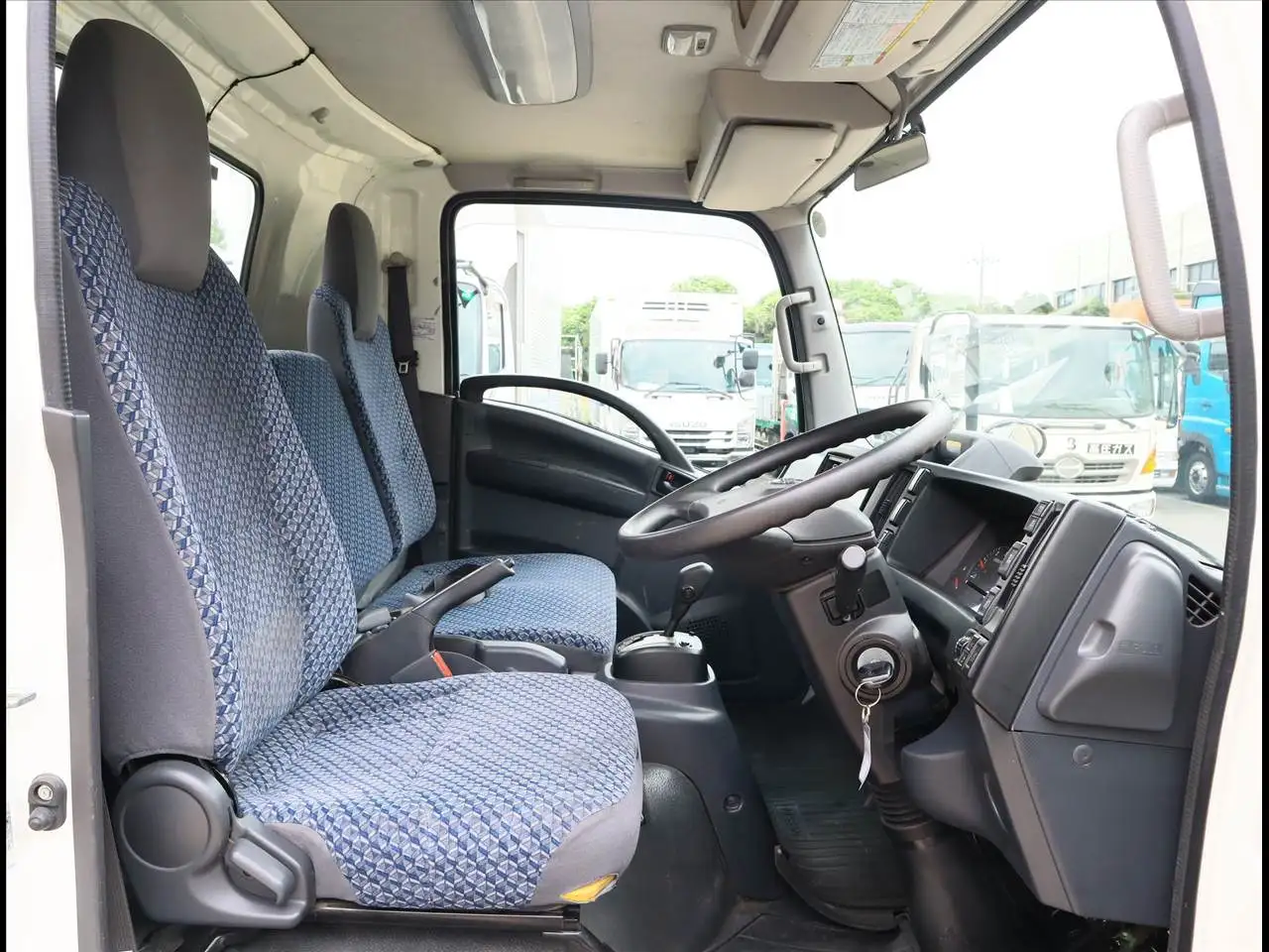 日産 アトラス 小型 平ボディ 2RG-APR88AR R3の中古トラック画像11