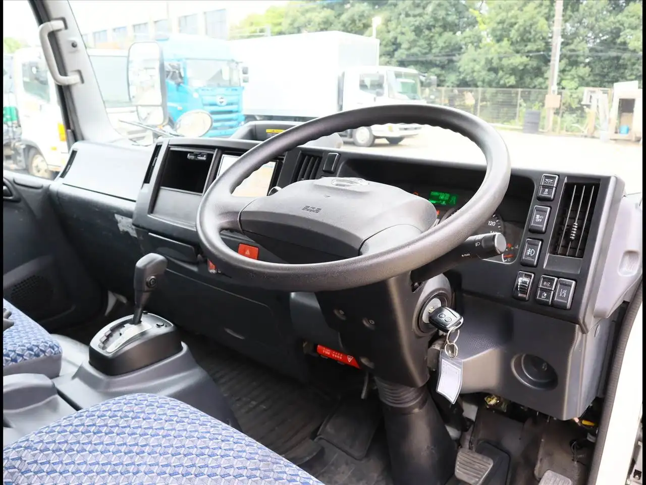 日産 アトラス 小型 平ボディ 2RG-APR88AR R3の中古トラック画像13