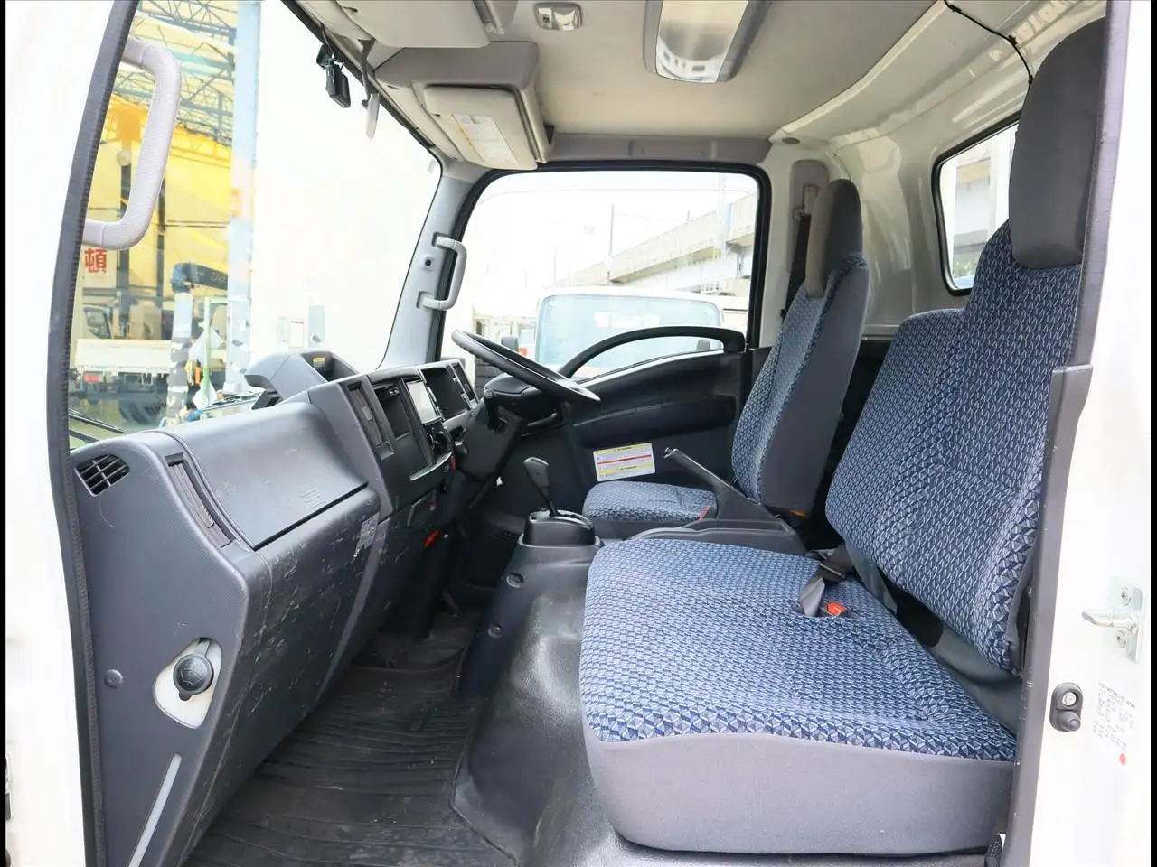 日産 アトラス 小型 平ボディ 2RG-APR88AR R3の中古トラック画像12