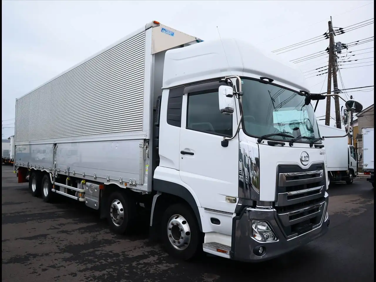 日産UD クオン 大型 ウイング ハイルーフ エアサスの中古トラック画像2