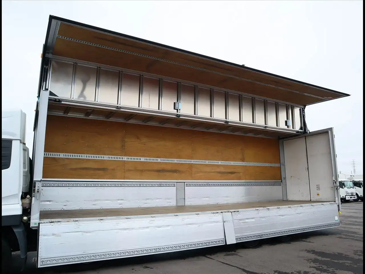 日産UD クオン 大型 ウイング ハイルーフ エアサスの中古トラック画像5