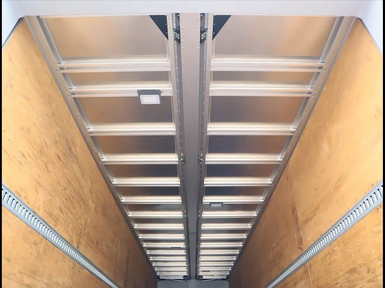 日産UD クオン 大型 ウイング ハイルーフ エアサスの中古トラック画像9